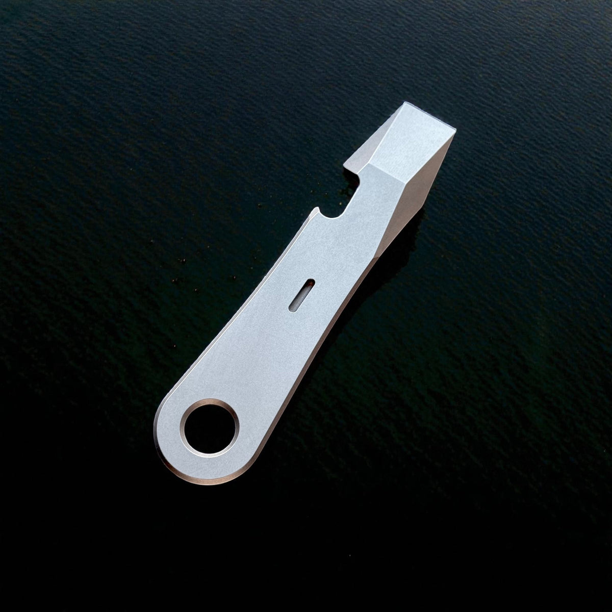 Titanium Pry Bar with Round Key Hole · 115 mm