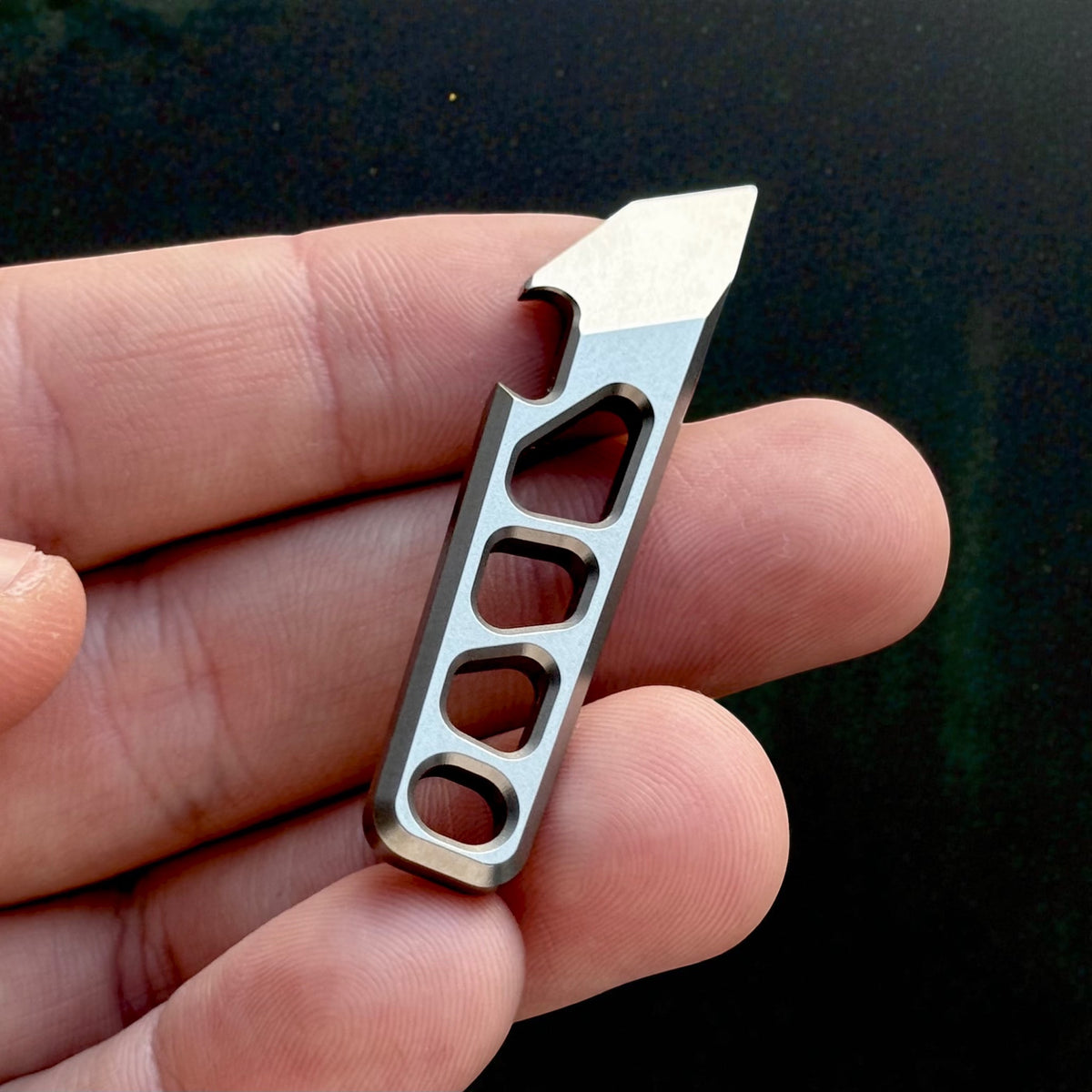 Skeletonized Titanium Pry Bar with Box Opener · 89 mm