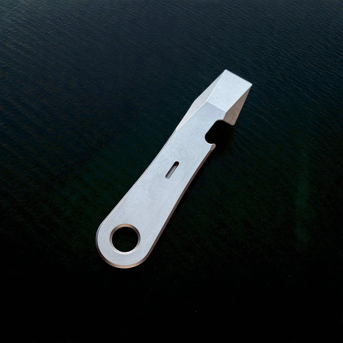 Titanium Pry Bar with Round Key Hole · 115 mm
