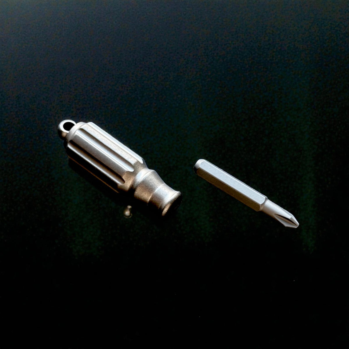Titanium Mini Keychain Screwdriver with Phillips Bit · 45 mm