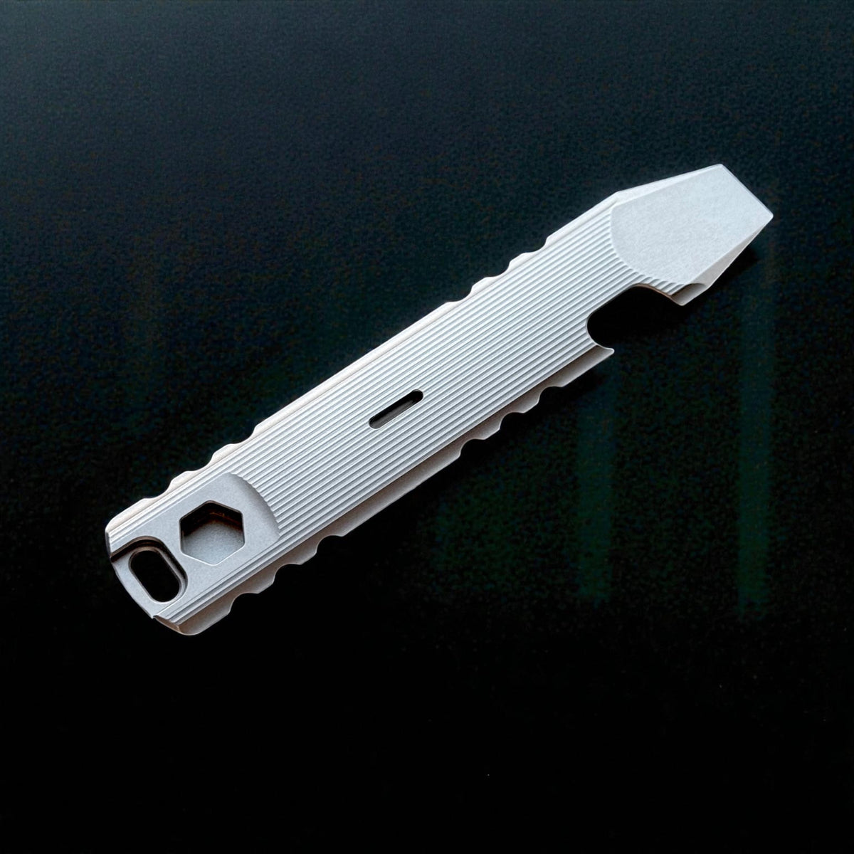 Heavy-Duty Titanium Crowbar with Hex Wrench · 120 mm