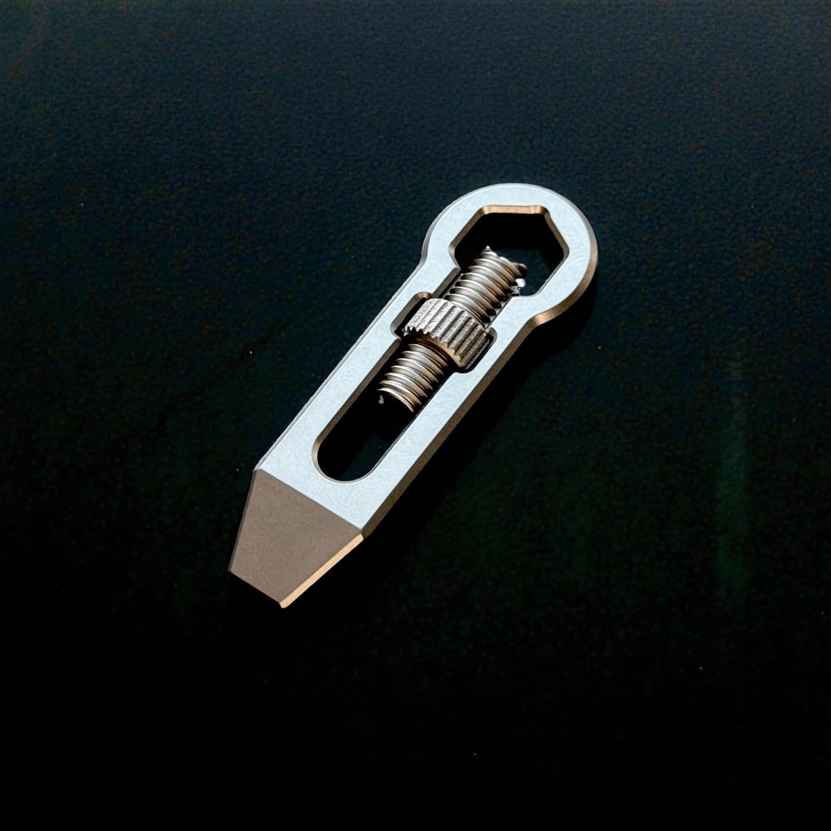 Titanium Mini Adjustable Wrench & Pry Bar · 53 mm