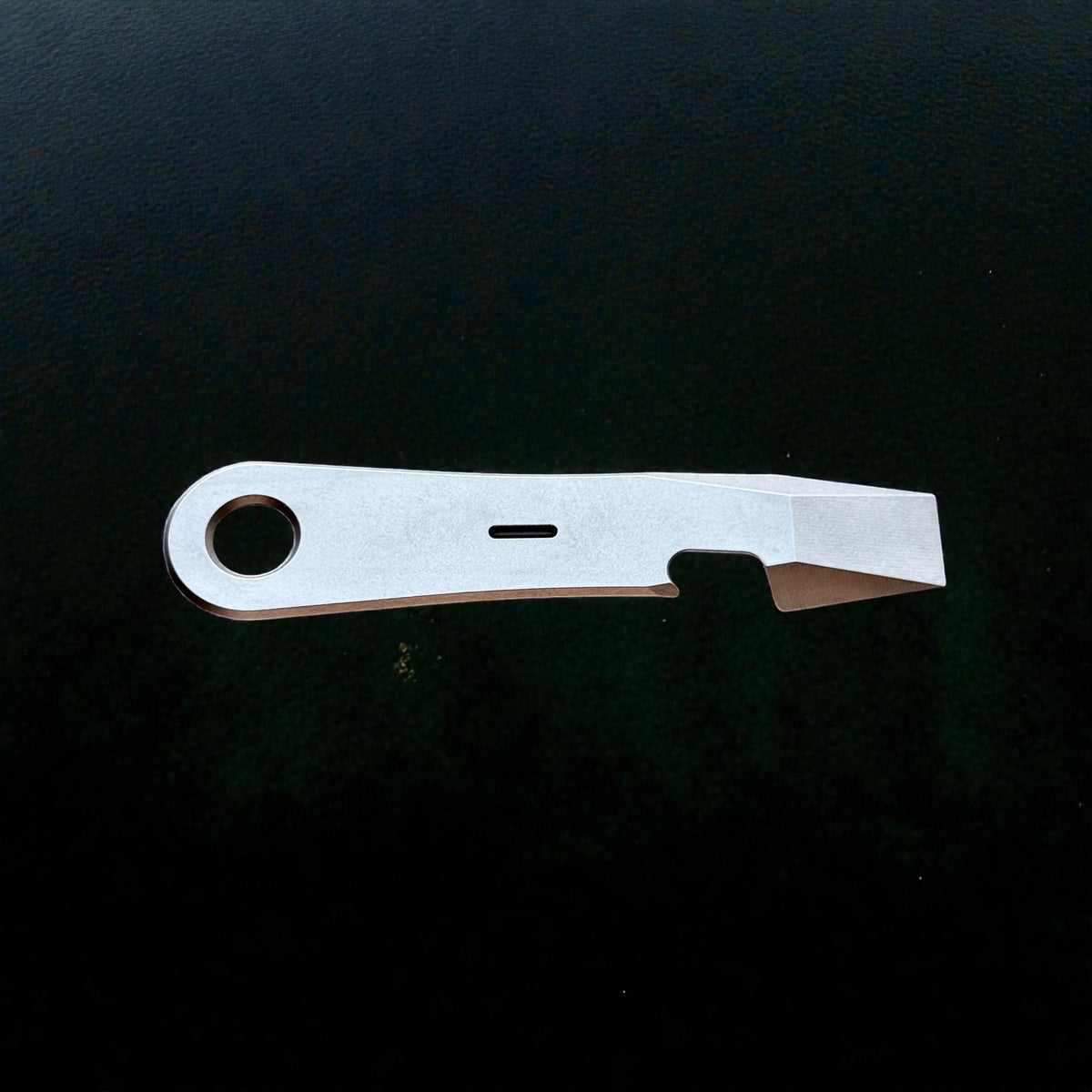 Titanium Pry Bar with Round Key Hole · 115 mm