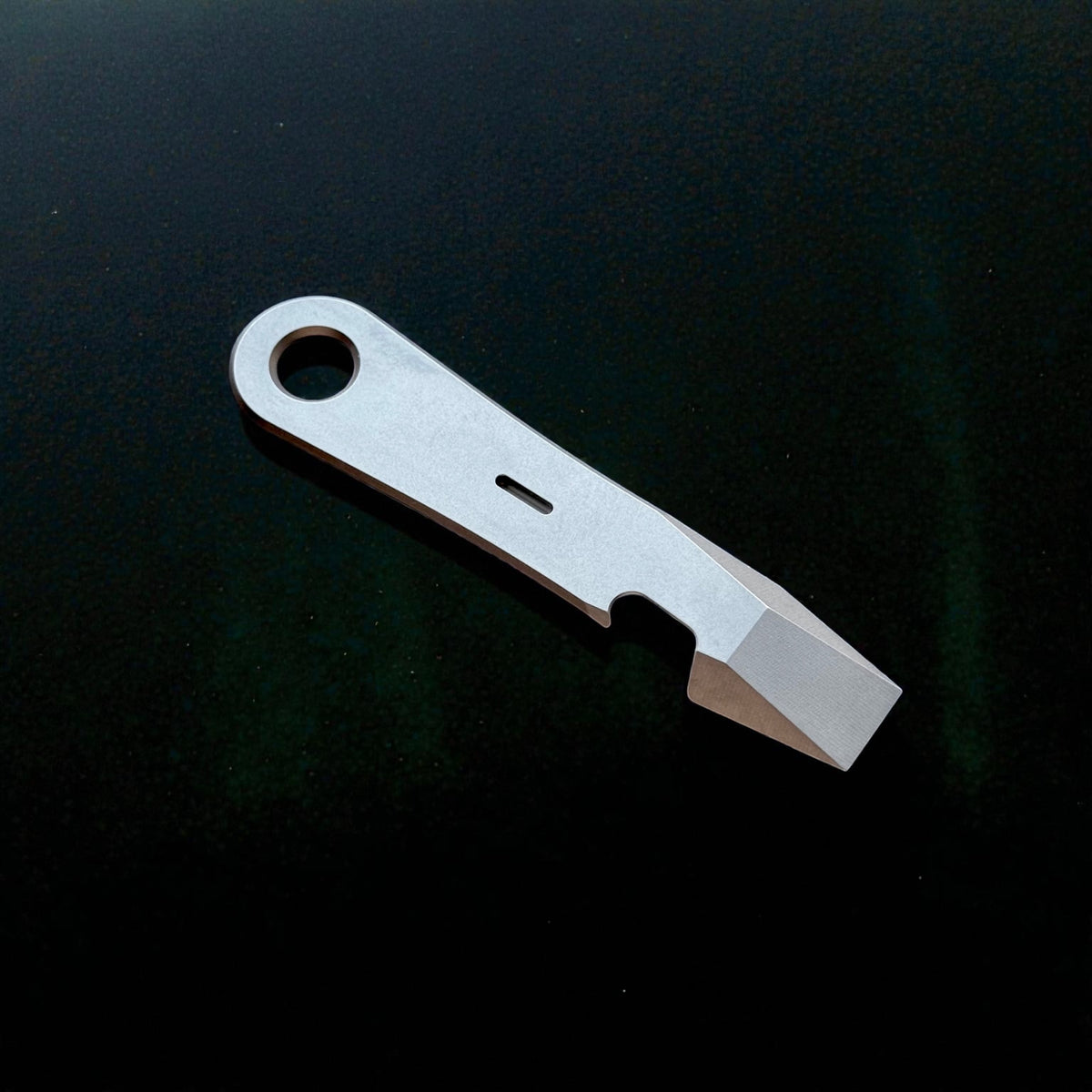 Titanium Pry Bar with Round Key Hole · 115 mm
