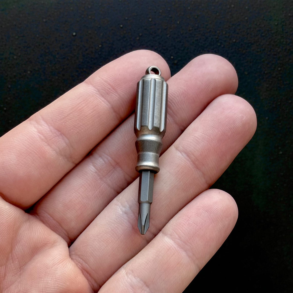Titanium Mini Keychain Screwdriver with Phillips Bit · 45 mm