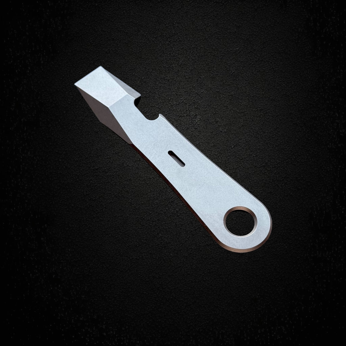 Titanium Pry Bar with Round Key Hole · 115 mm